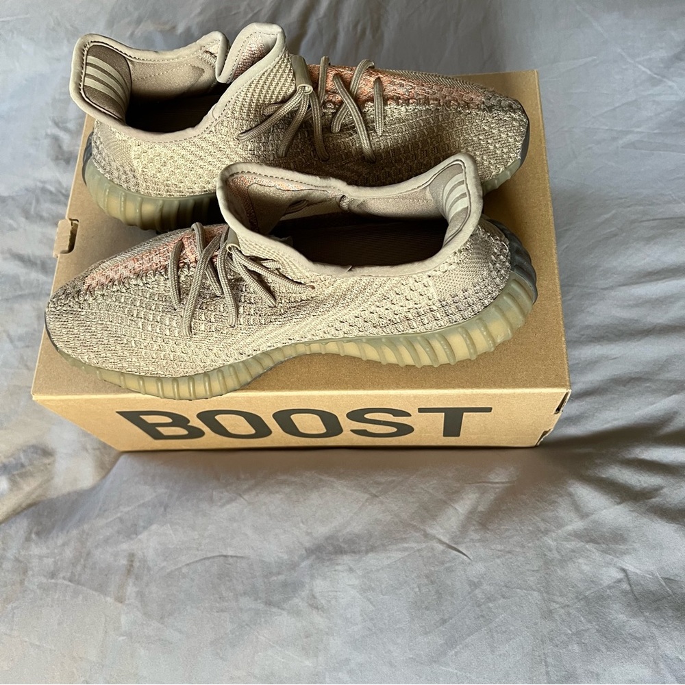 Adidas Yeezy Boost 350 V2 Sand Taupe with Box - Picture 4 of 12
